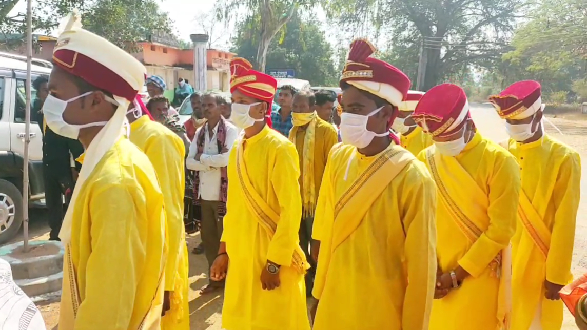 99 couples get married in mass marriages in Gariaband