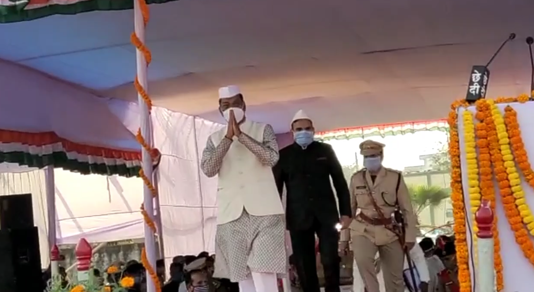 assembly-speaker-dr-charan-das-mahant-hoisted-flag-on-republic-day-celebrations-at-janjgir-district