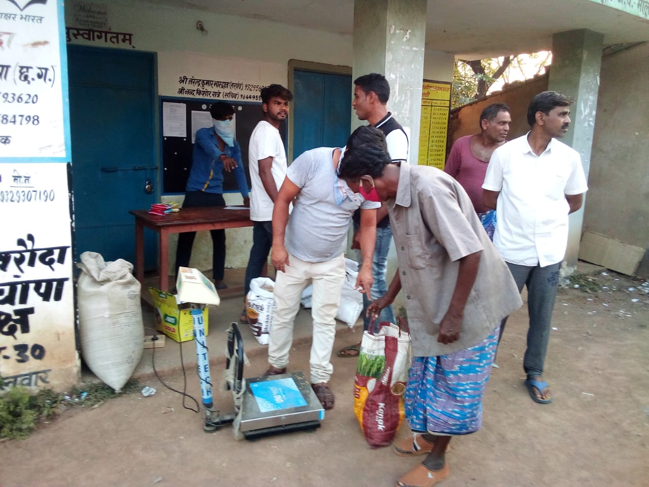 village representatives are distributing ration materials to the poor In Janjgir Champa