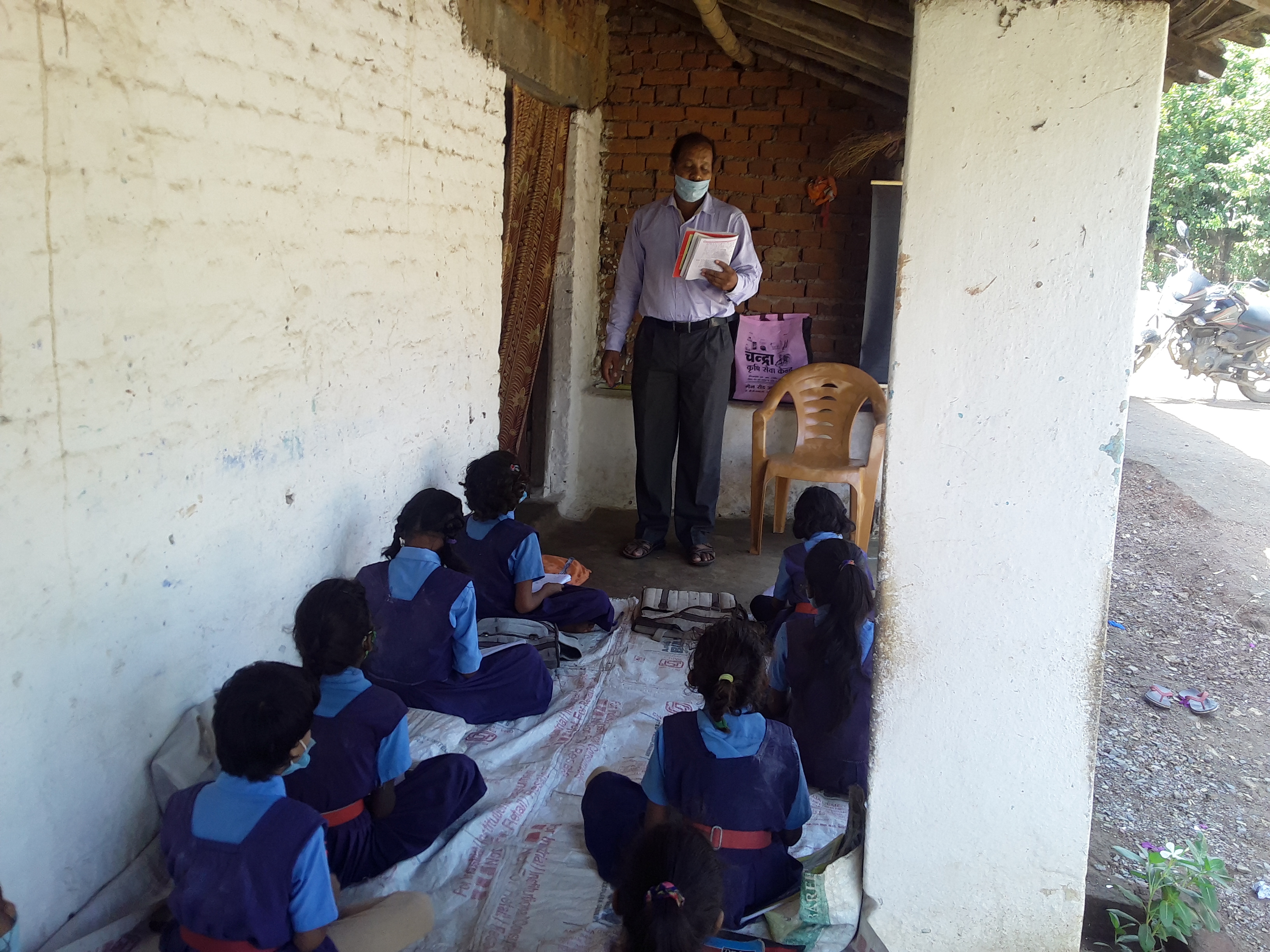 janjgir-champa/studying-in-janjgir-champa-by-mohalla-class-under-padhai-tunhar-duar