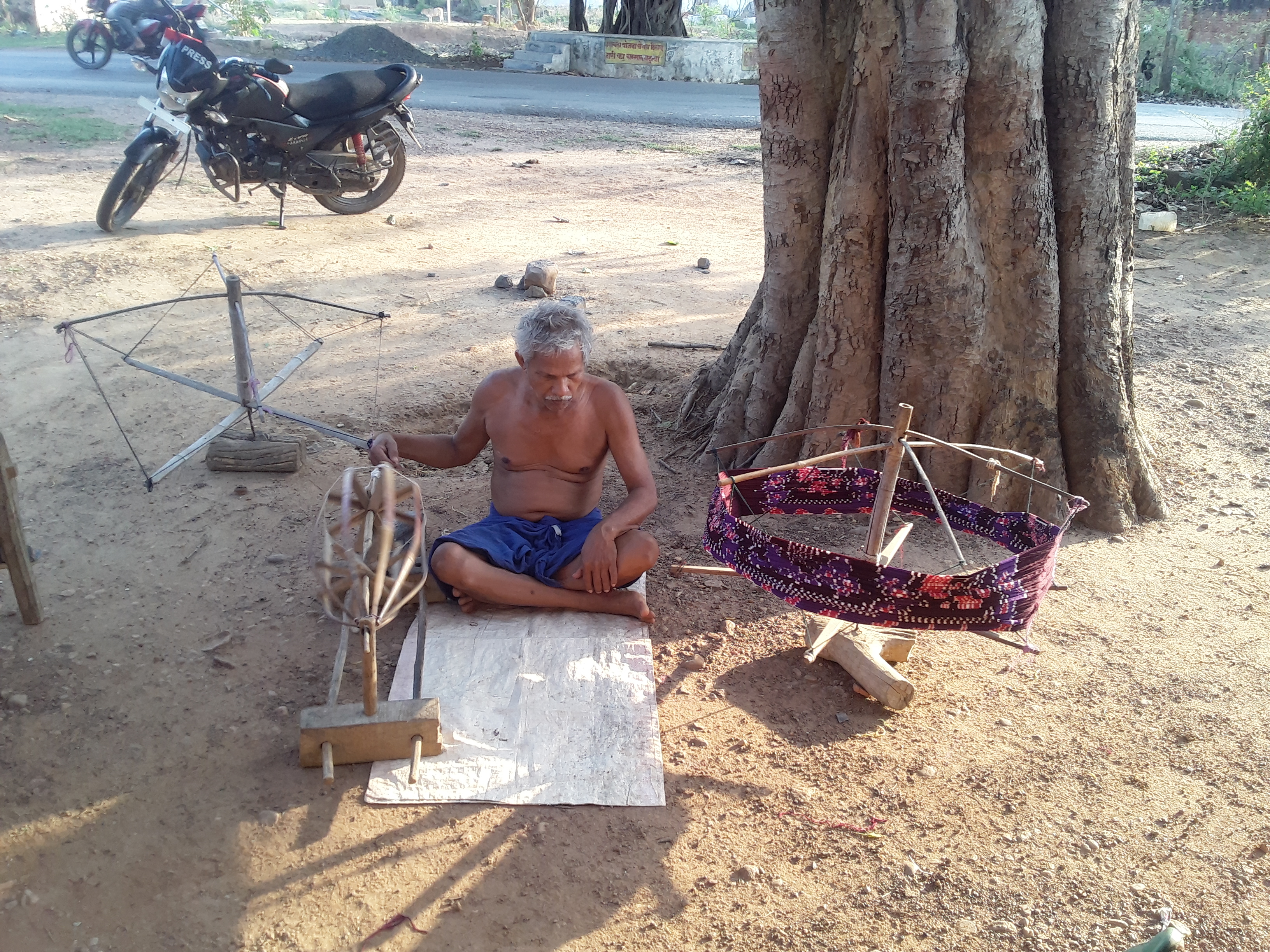 sambalpuri-saree-weaver-upset-by-lockdown-in-janjgir-champa