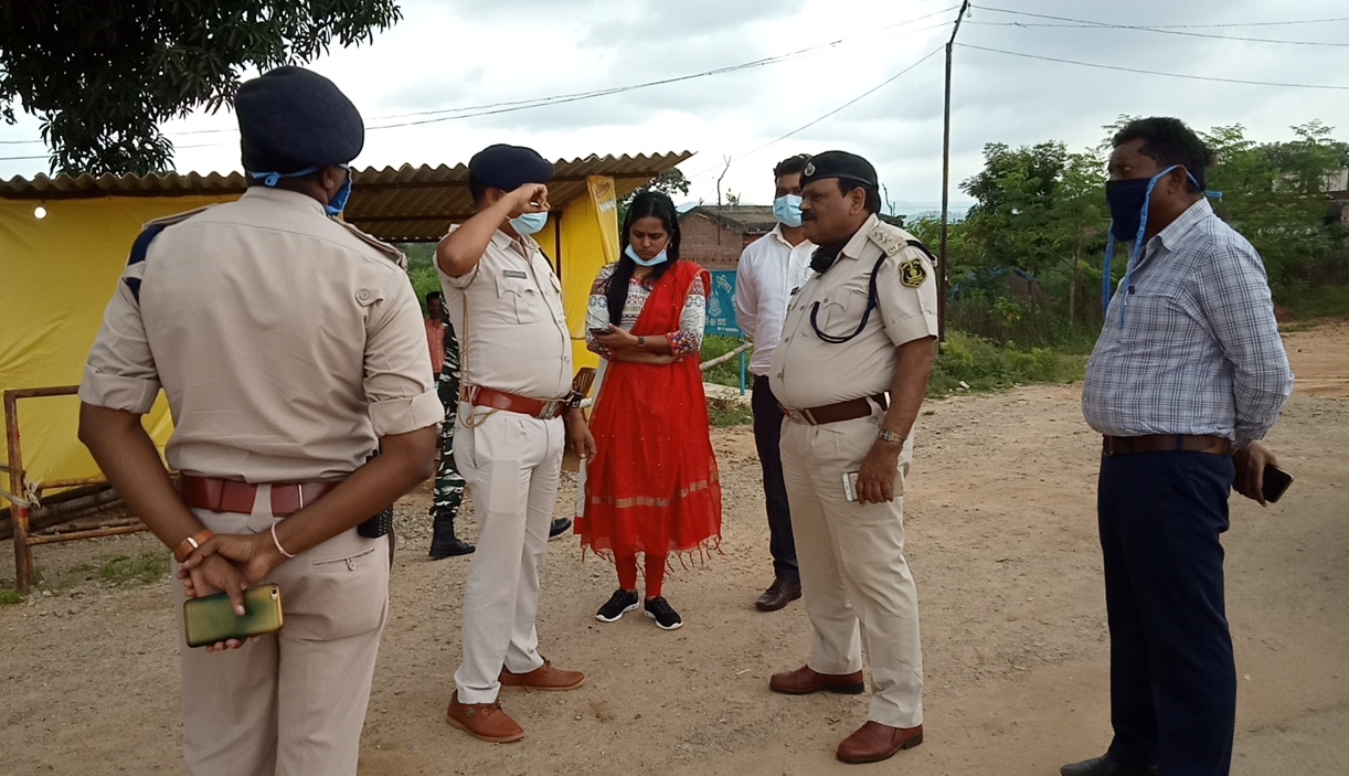 SDM and SDOP inspected check post of Jharkhand Chhattisgarh border