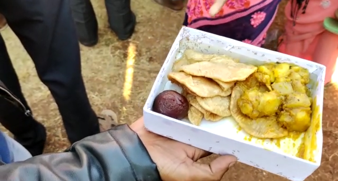 Food packet video of CM Bhupesh Baghel gathering viral in jashpur