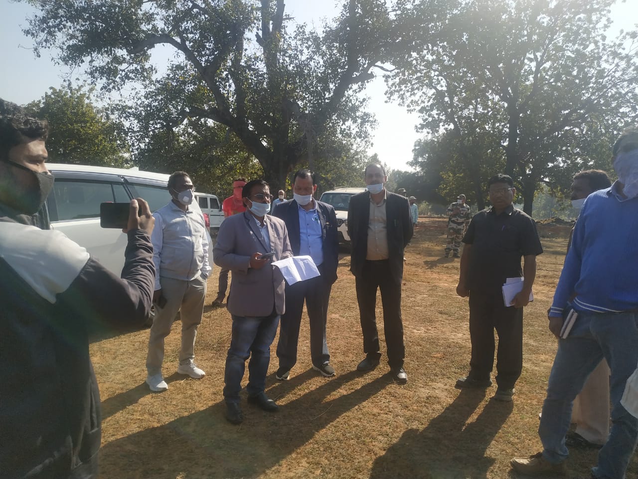 collector-mahadev-kavre-inspects-gayalunga-and-kalia-gauthan-in-jashpur