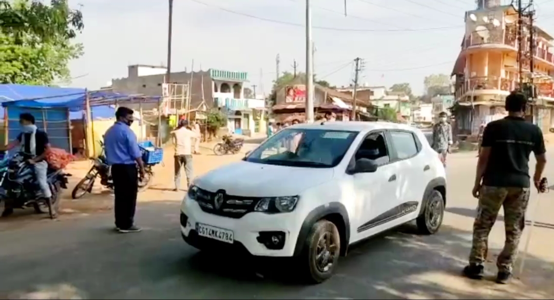 jashpur Police took action against those who roamed in lockdown