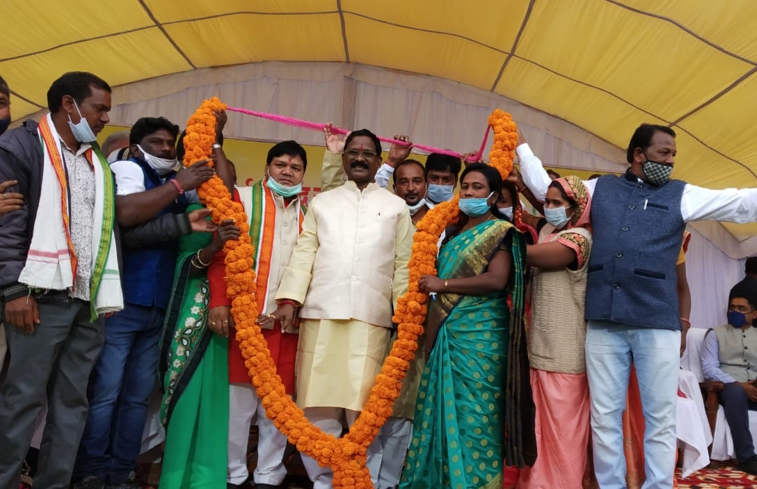 Food Minister Amarjeet Bhagat launches Paddy Procurement Center in Jamjhor village of jashpur