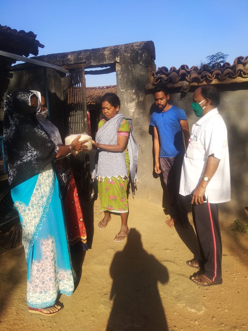 teachers delivering ration to school children from door to door in Jashpur