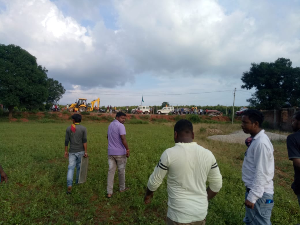 Police took out one year old girl who fell in borewell