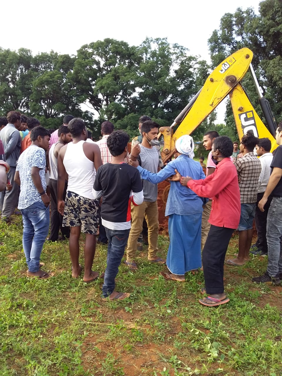 Police took out one year old girl who fell in borewell