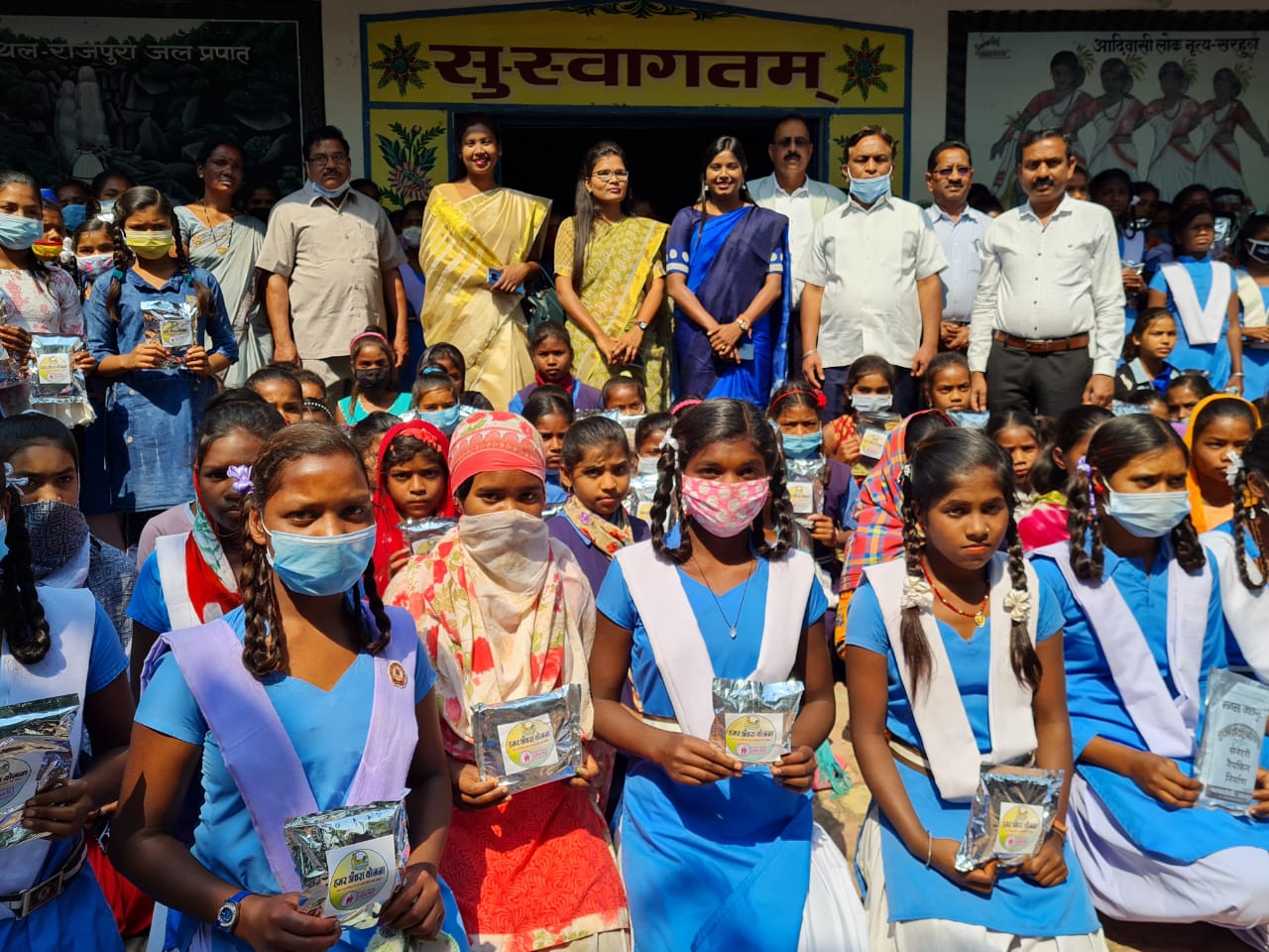 SDM presents sanitary pads to adolescent girls on International Womens Day in jashpur