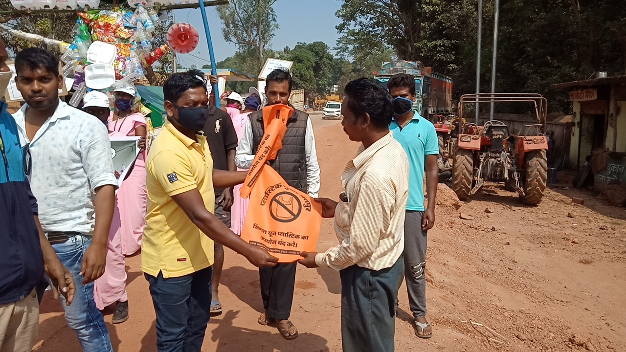 Awareness rally was organized for freedom from plastic in jashpur