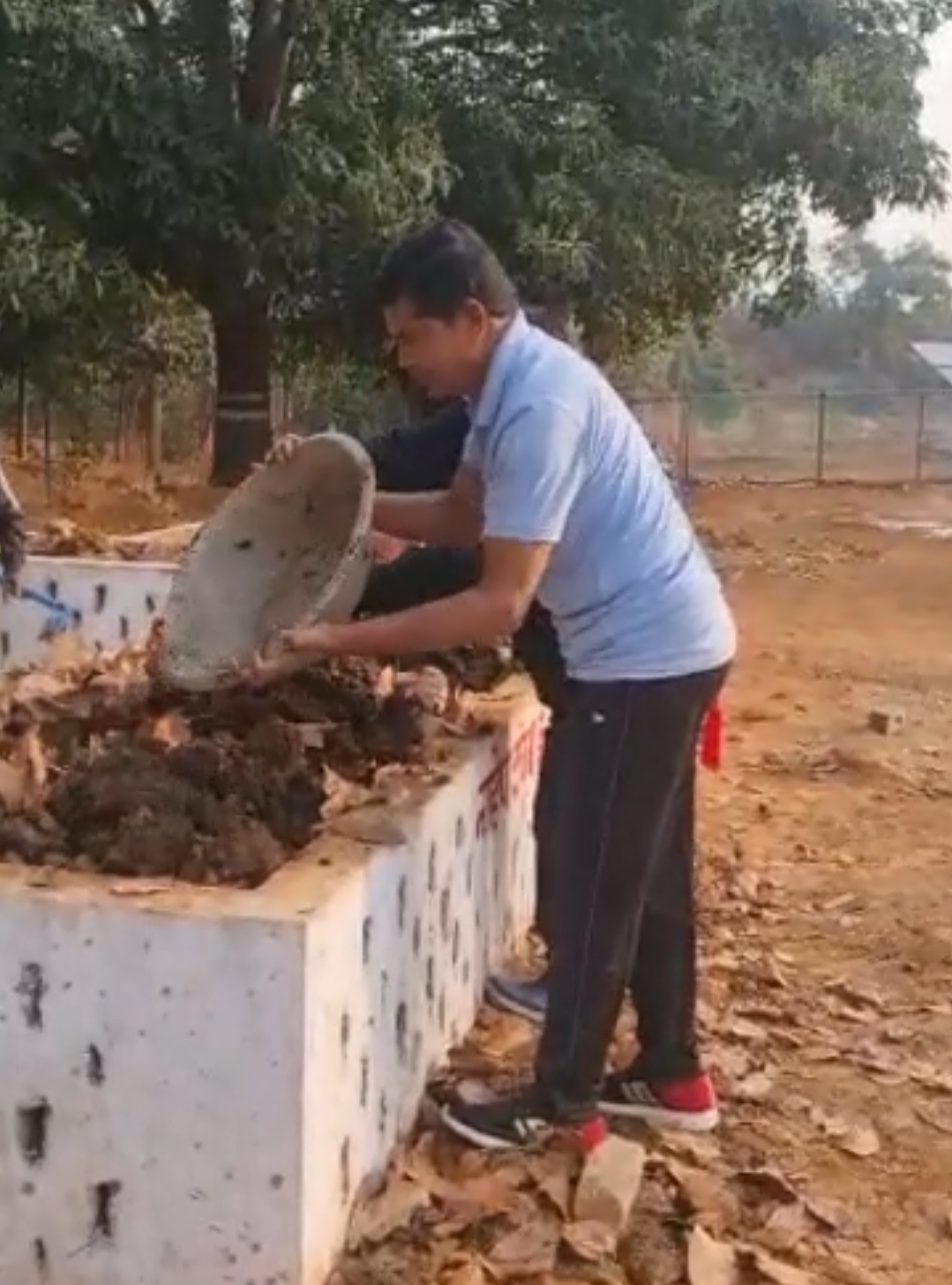 PCC Chief Mohan Markam performed Shramdaan in Gothan of jashpur