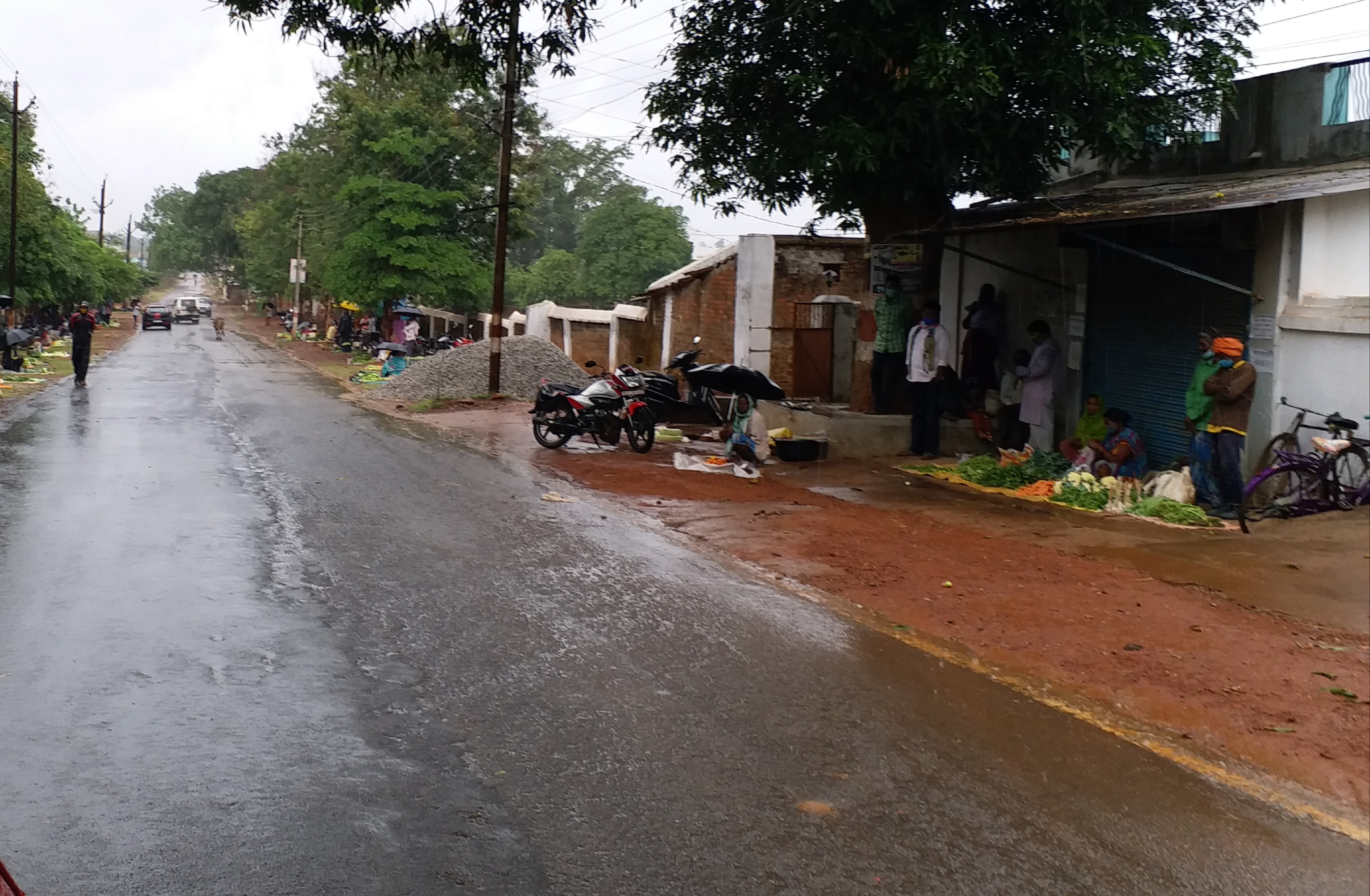 heavy raining in Jashpur due to sea cyclone Yass