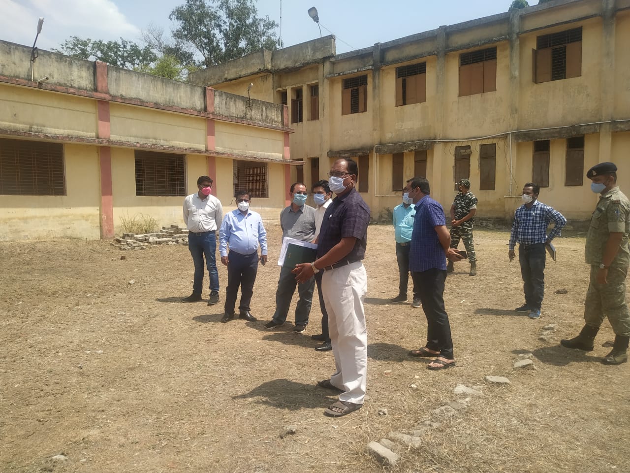 collector-mahadev-kawre-inspects-covid-care-center-and-vaccine-center-in-jashpur