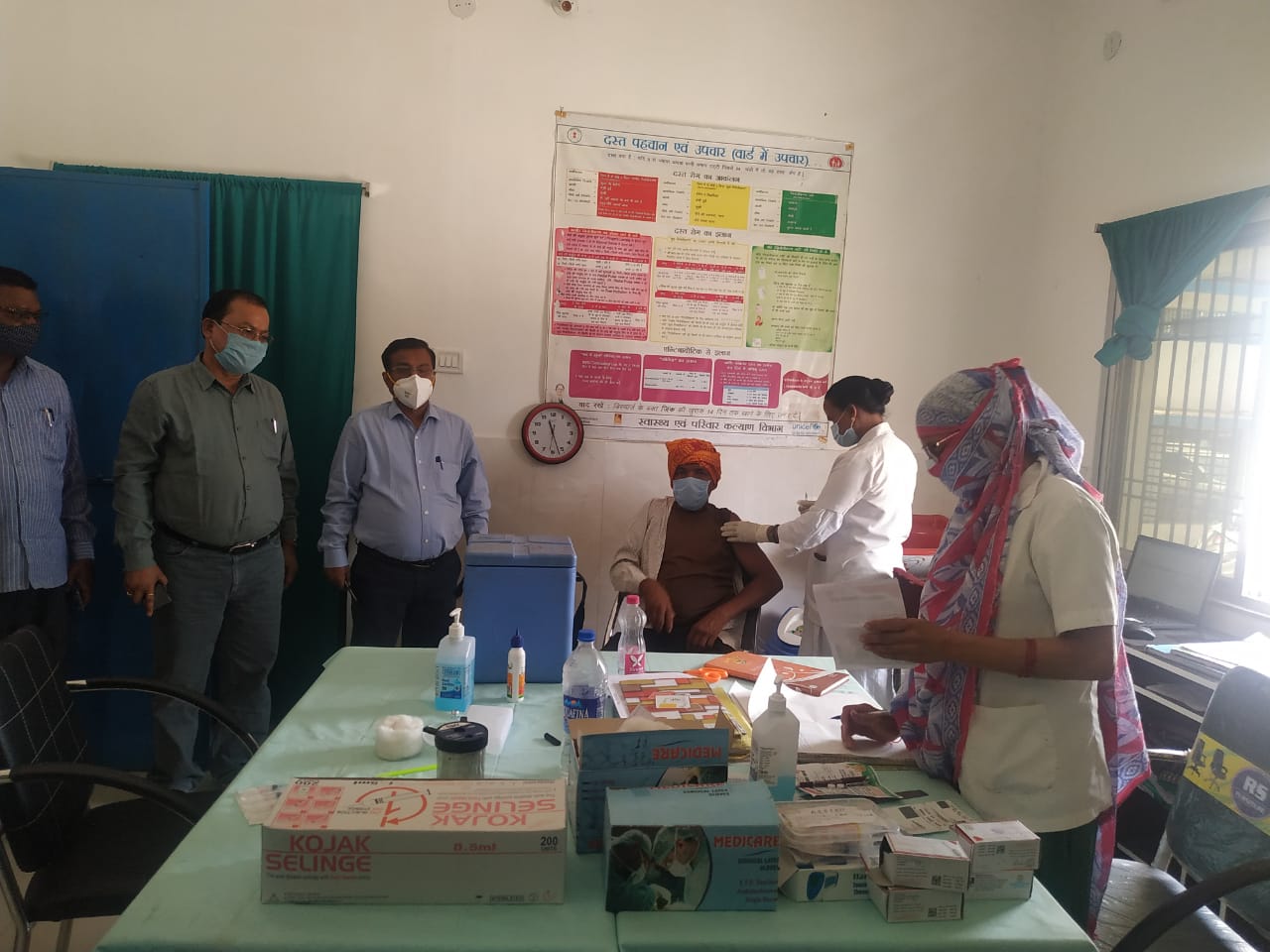 collector-mahadev-kawre-inspects-covid-care-center-and-vaccine-center-in-jashpur