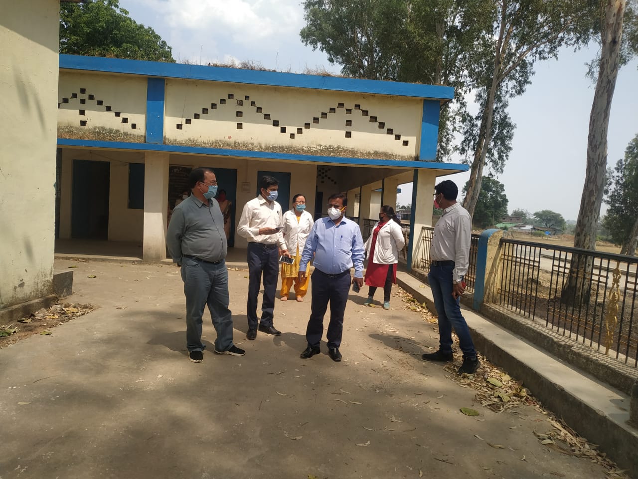 collector-mahadev-kawre-inspects-covid-care-center-and-vaccine-center-in-jashpur