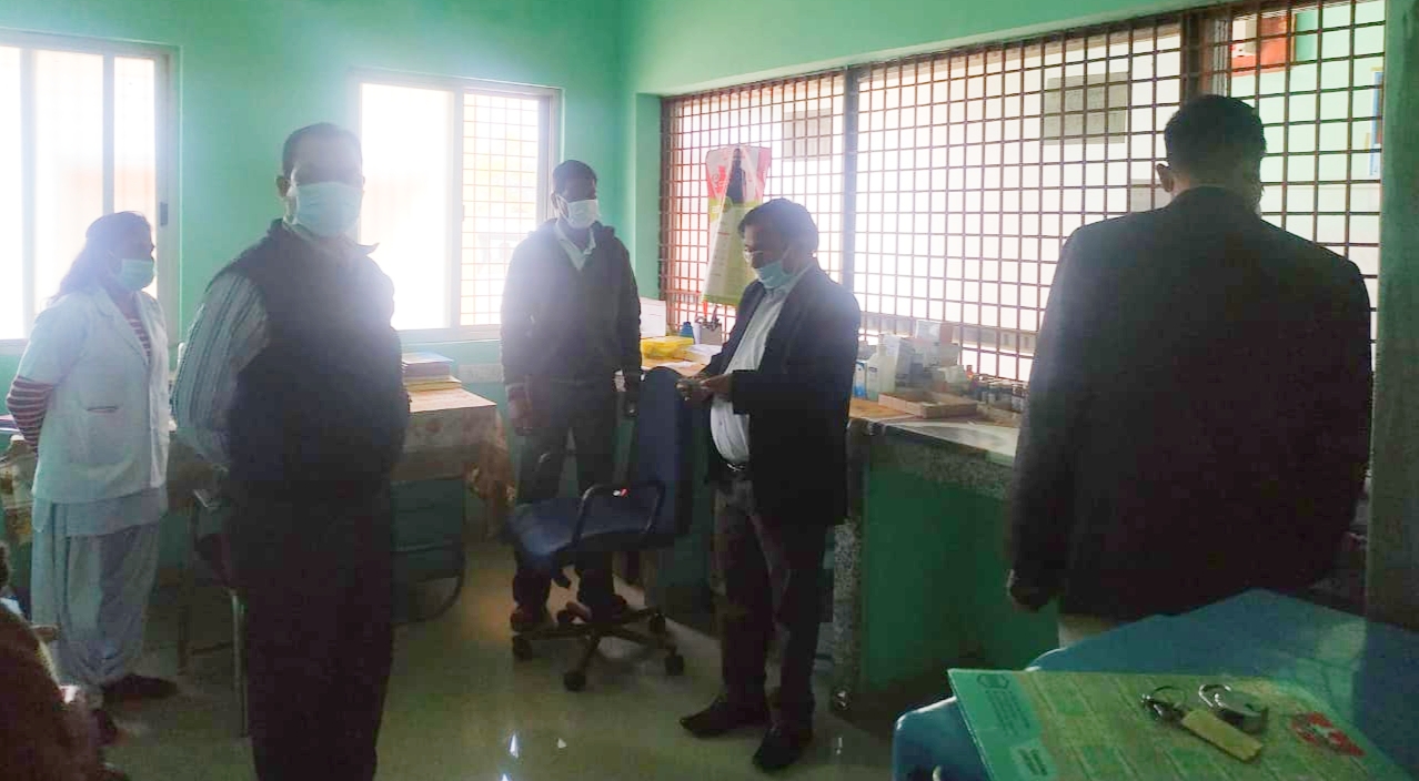 Collector Mahadev Kavre inspected primary health center of Sanna in jashpur