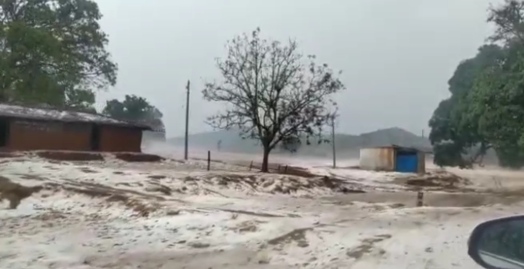 Heavy rain and hail in Jashpur