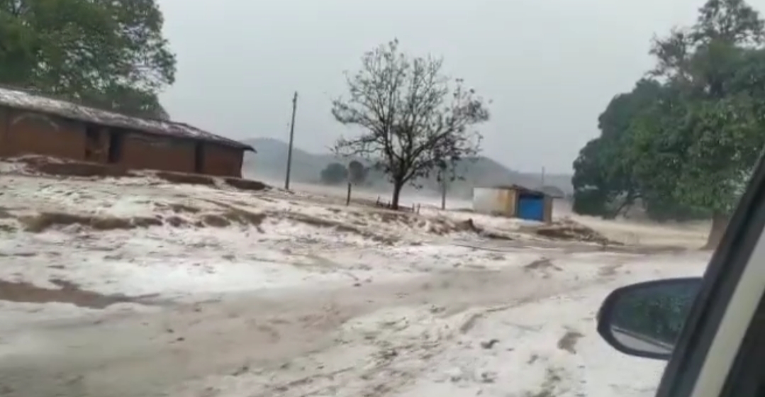 Heavy rain and hail in Jashpur