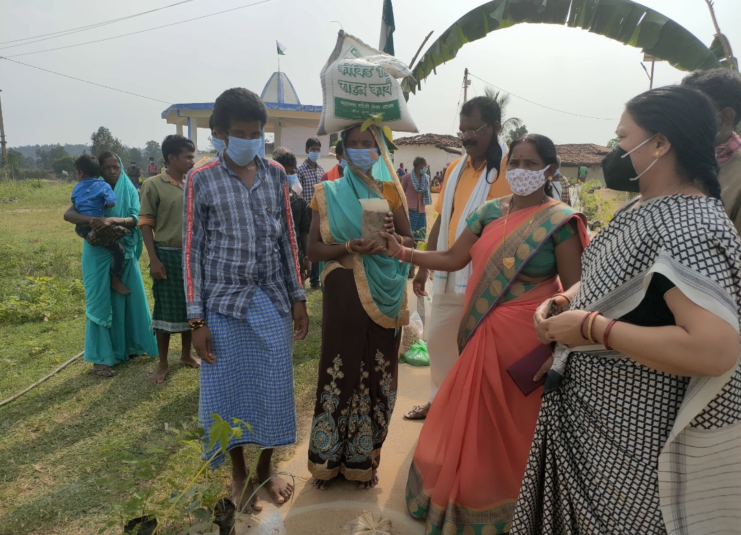 Ekta Parishad distributed ration to the people of Pando tribe in korba