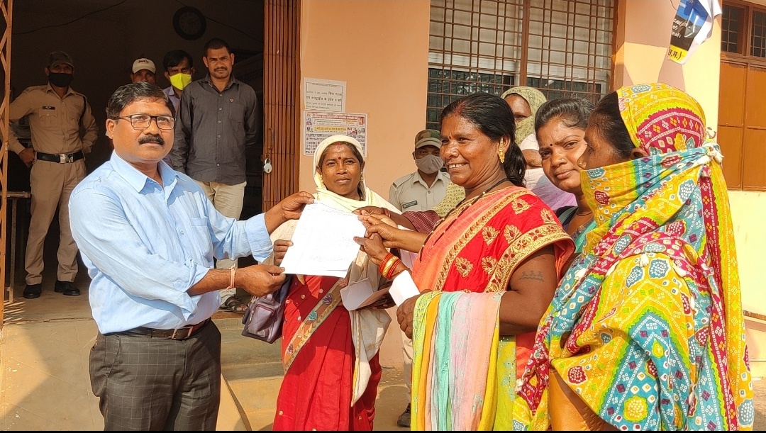 Anganwadi workers demand to be declared government employees in keshkaal kondagaon