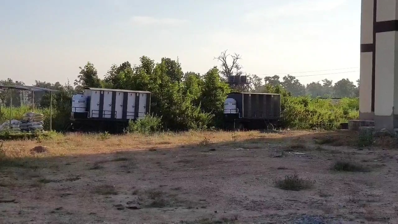 Mobile Toilet are rusting