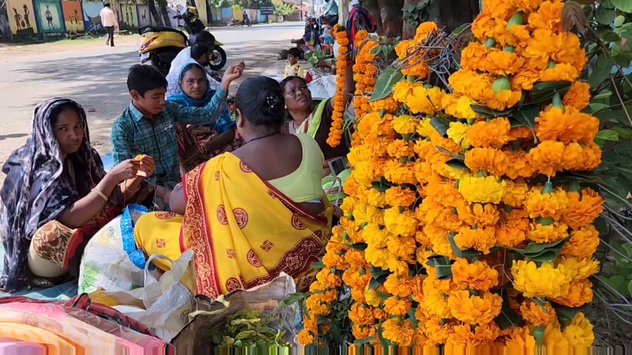 ग्रामीणों ने जमकर की खरीदारी