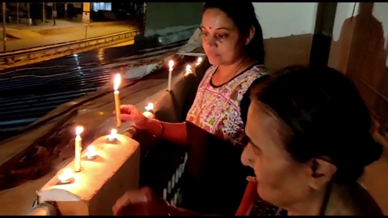 Diyas burnt at the call of the Prime Minister in Kondagaon