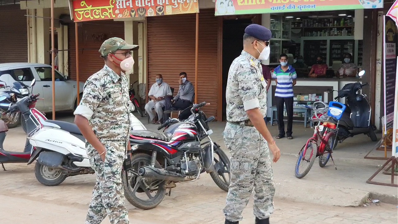 Collector and Superintendent of Police conducted flag march in Kondagaon