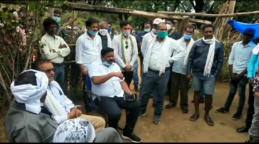 keshkal-mla-santram-netam-met-the-victim-family-in-kondagaon