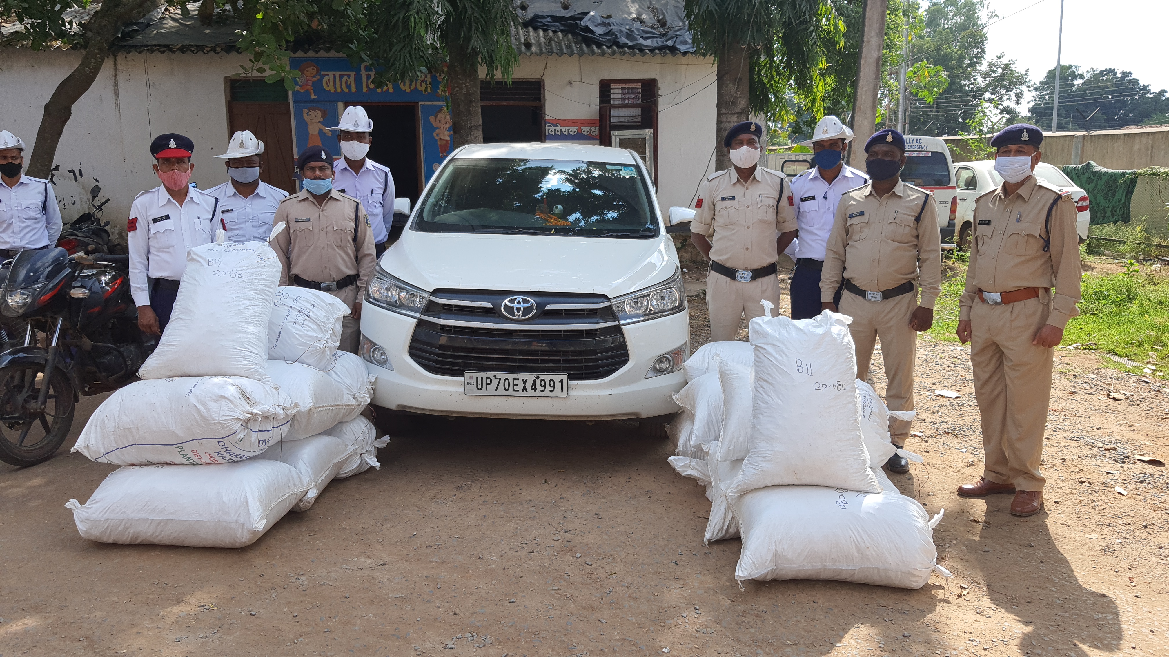 Police arrested 5 interstate smugglers with 3 quintals of hemp in kondagaon