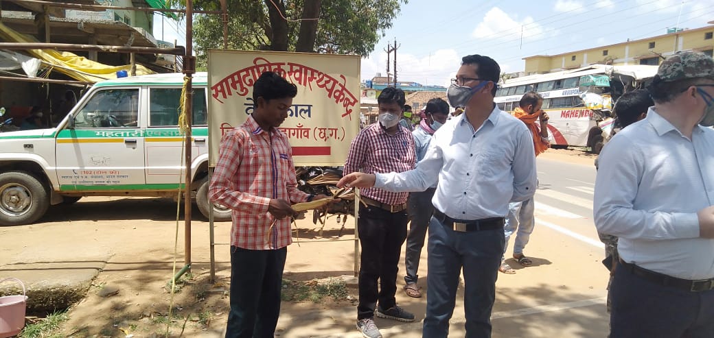 Masks distributed to people