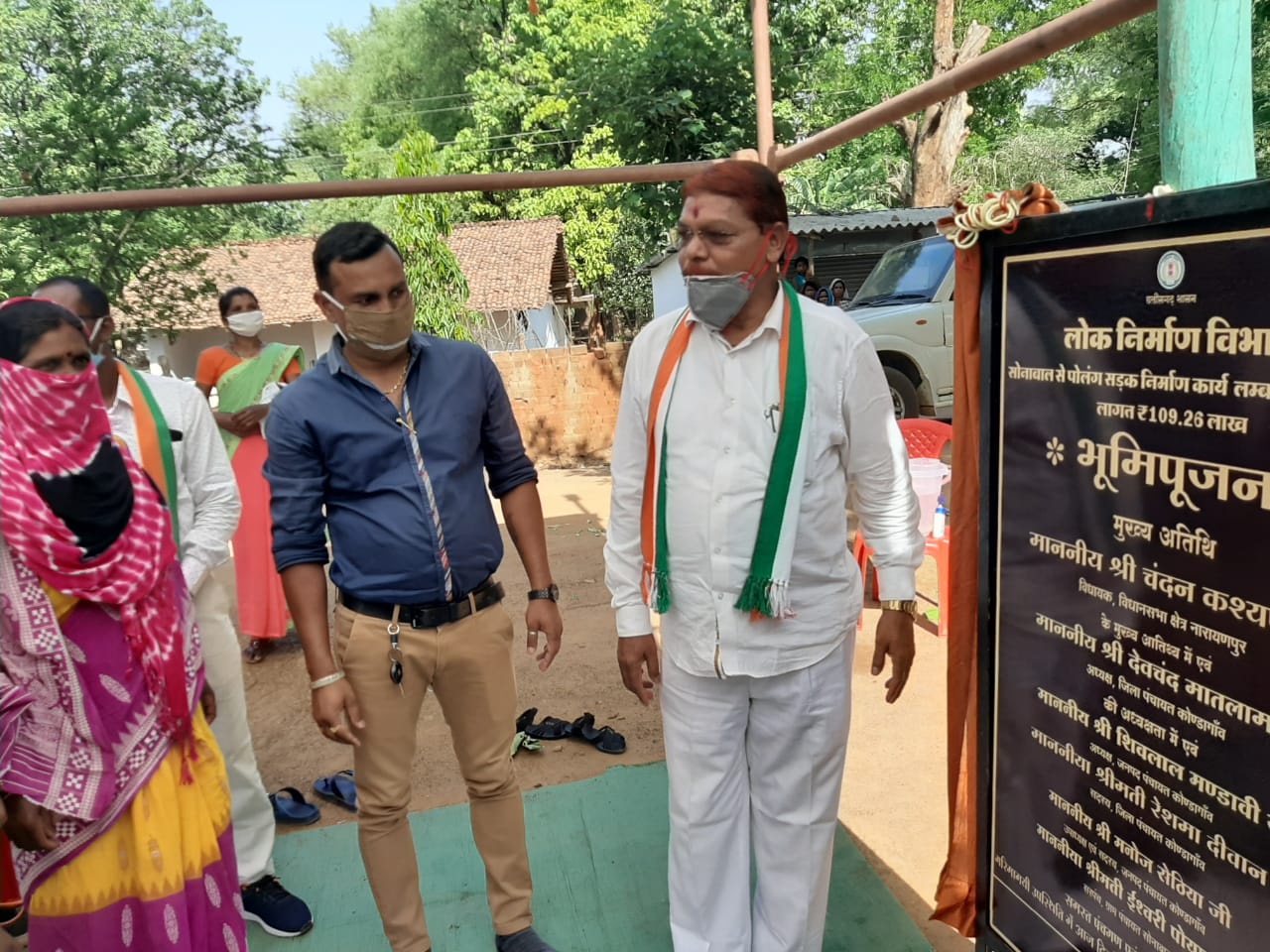 Narayanpur MLA did Bhoomipujan of road construction in kondagaon