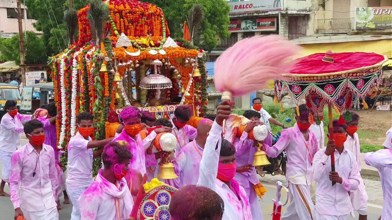 Devotees went to Sambalpur Shiva temple with chariot in kondagaon