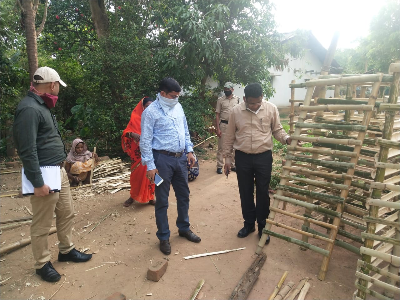 Women of Bihan group make tree guard