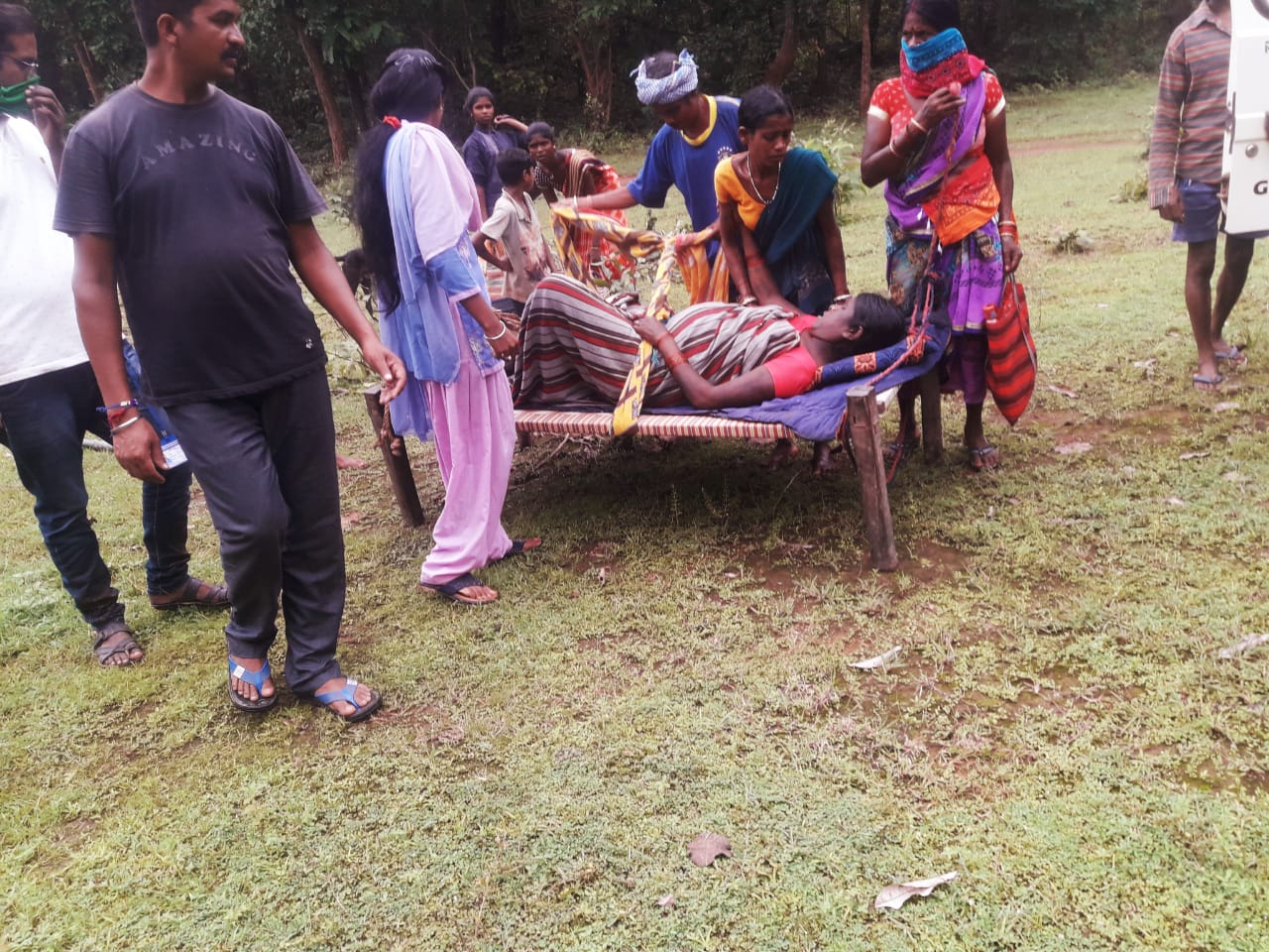 Pregnant woman of Onganarpal village taking her to Kanwar Hospital