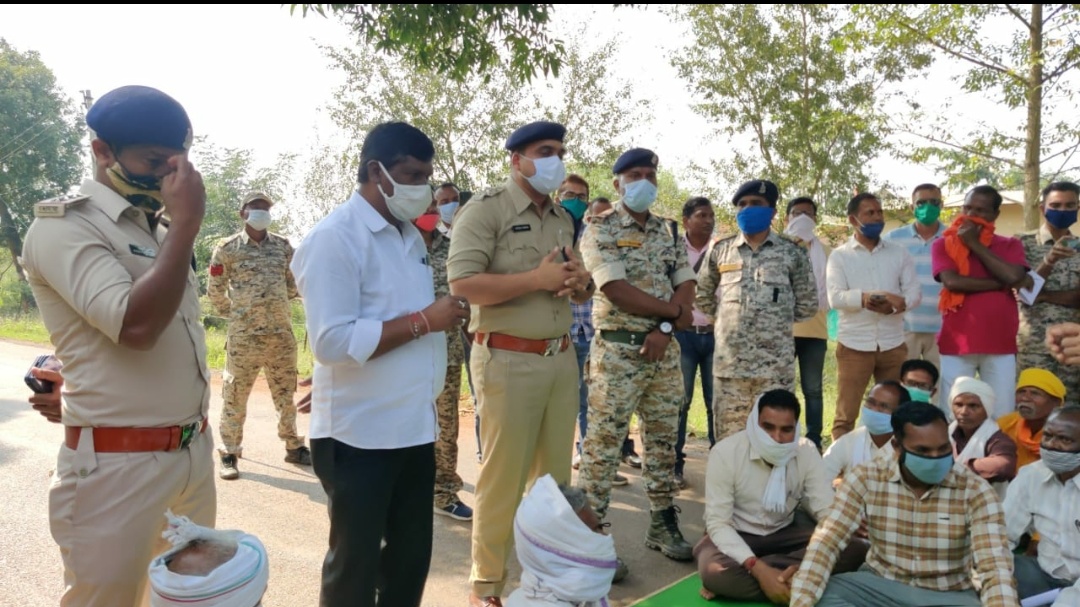 Sarva Adivasi samaj protested