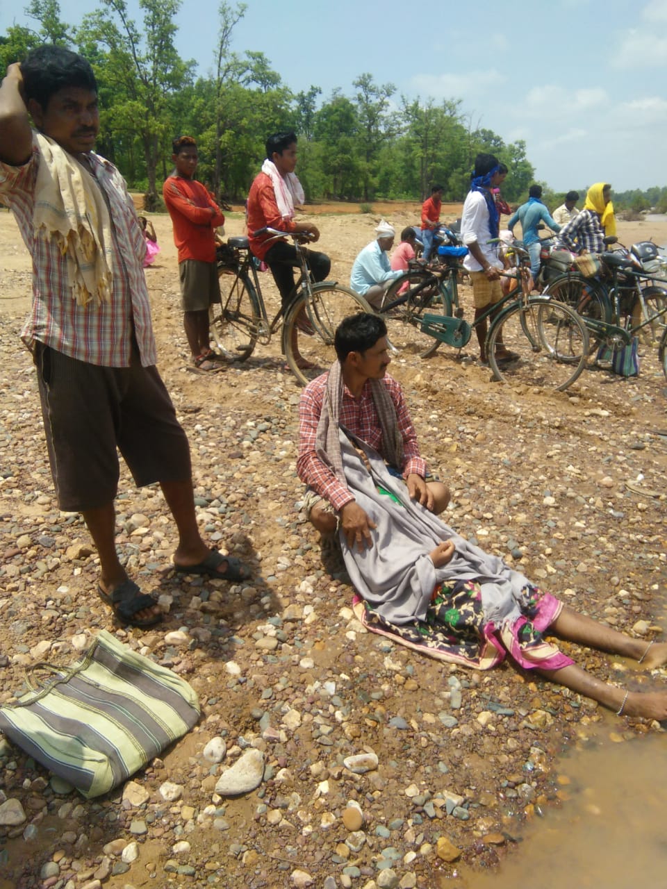 Relatives waiting for the boat