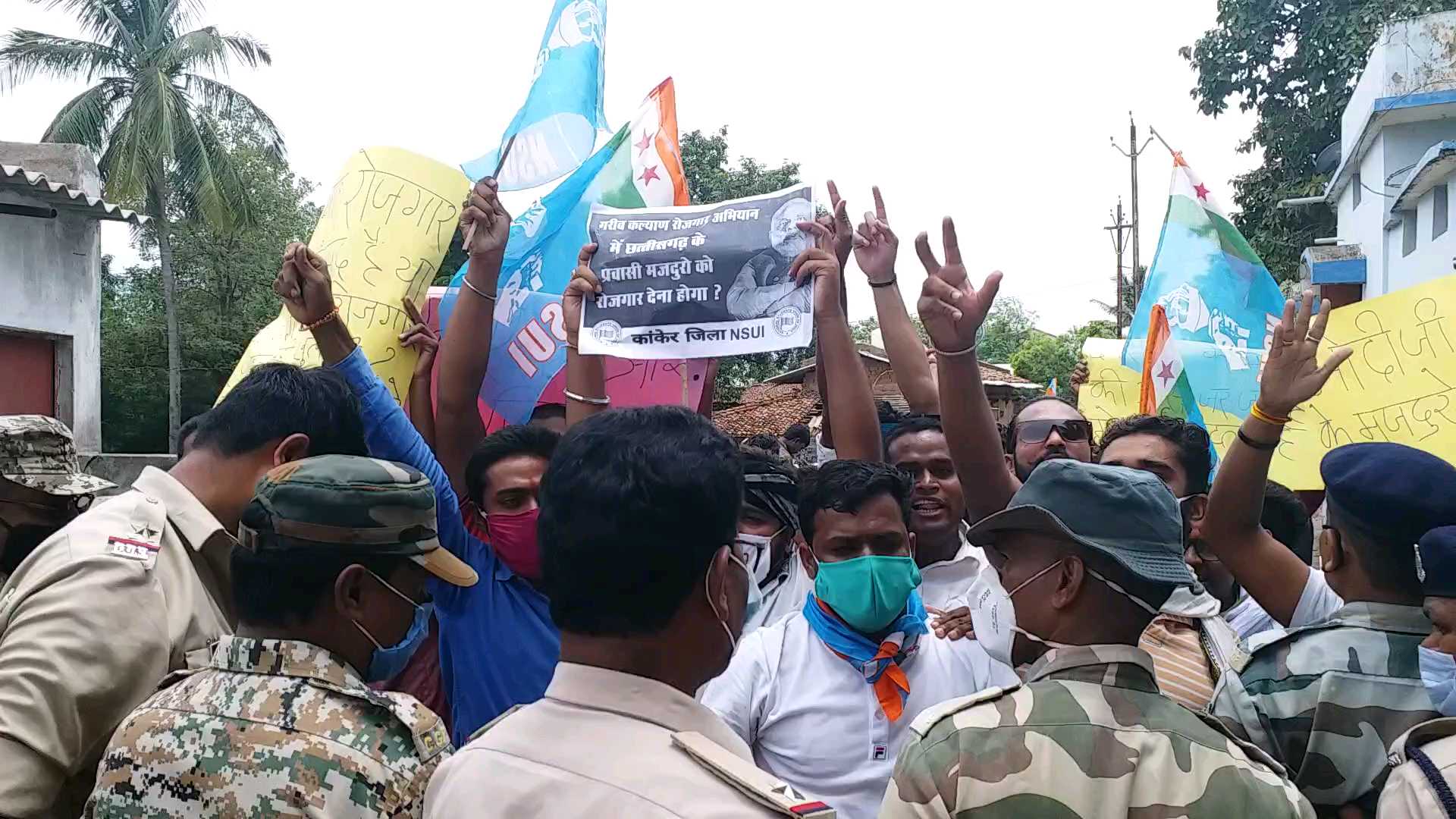 NSUI  protested not to include Chhattisgarh in Garib Kalyan Yojana