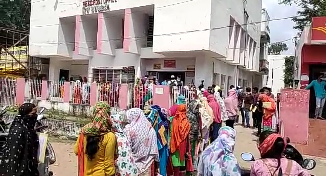 Crowd of students in post office for submission of answer sheet in kanker