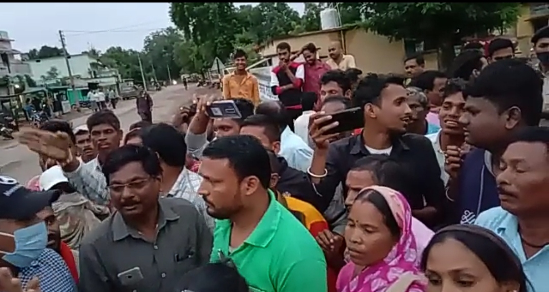 Villagers made hostage to Tehsildar who removed encroachment in kanker