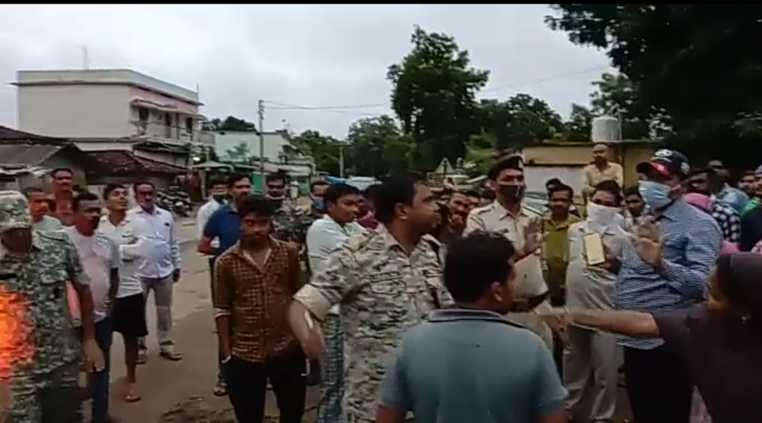 Villagers made hostage to Tehsildar who removed encroachment in kanker