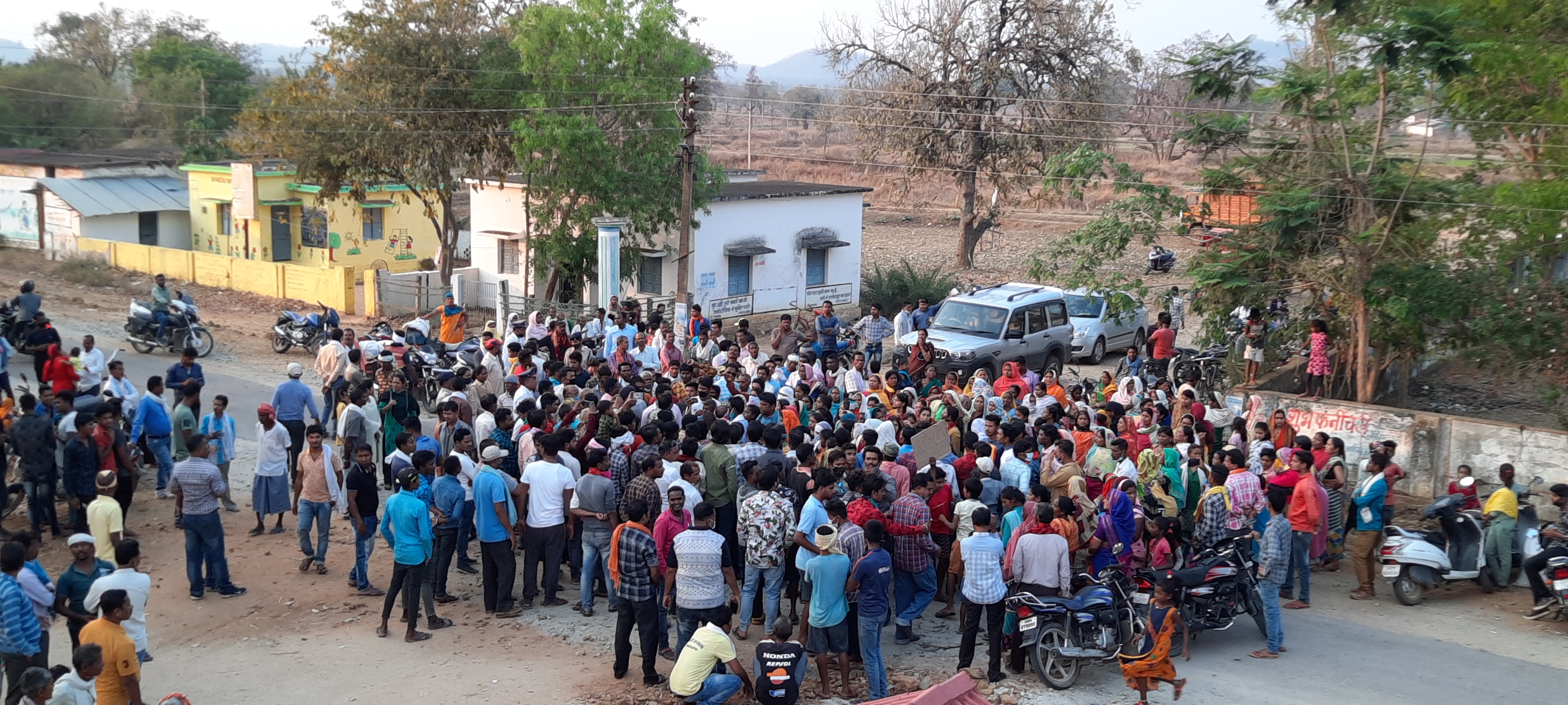 Villagers blocked road due to demands Death penalty for Killer of young woman