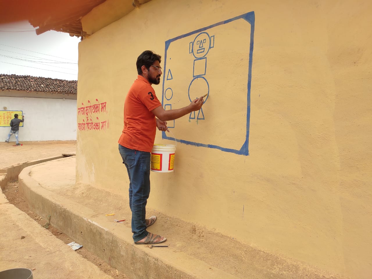 wall of the street of Dhamtari became Black board