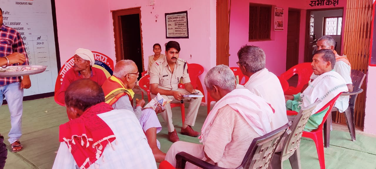 SI head constable and team of villagers in Kanker