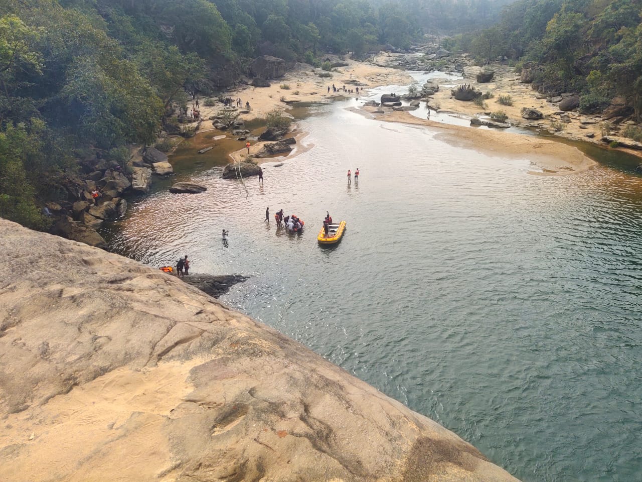 Body of  youth drowned in gaurghat waterfall recovered in koriya