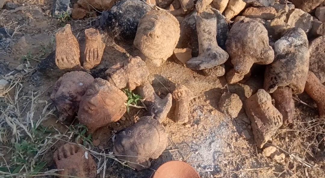 Old fractured sculptures found in digging mud to build house IN KORIYA