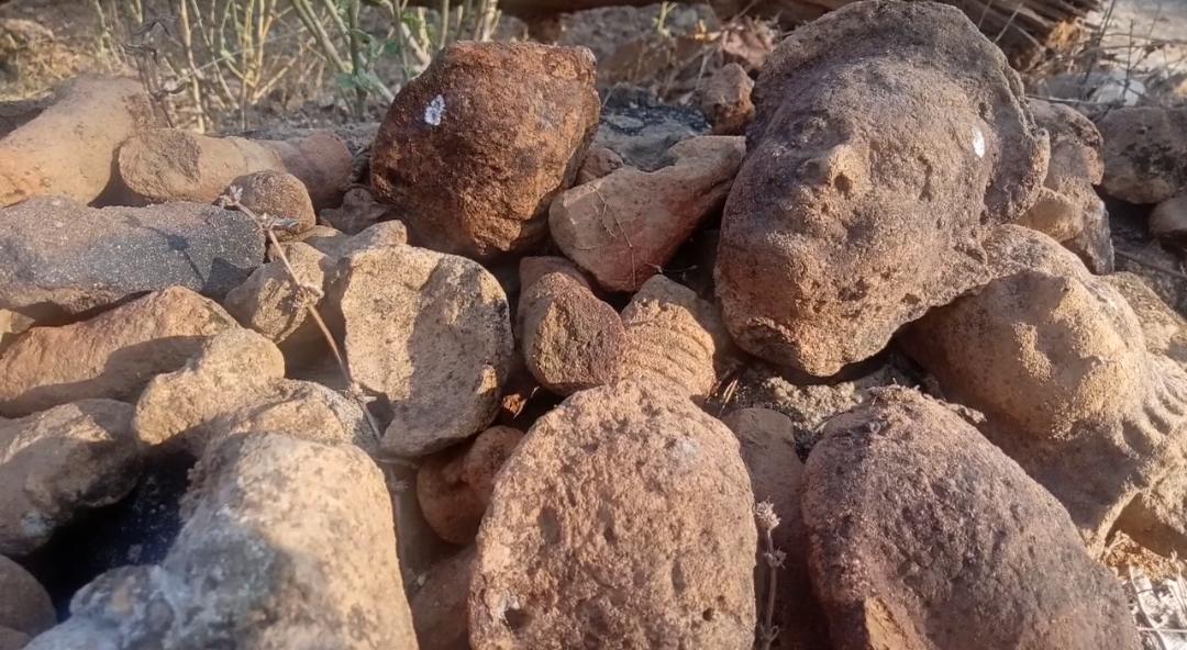 Old fractured sculptures found in digging mud to build house IN KORIYA