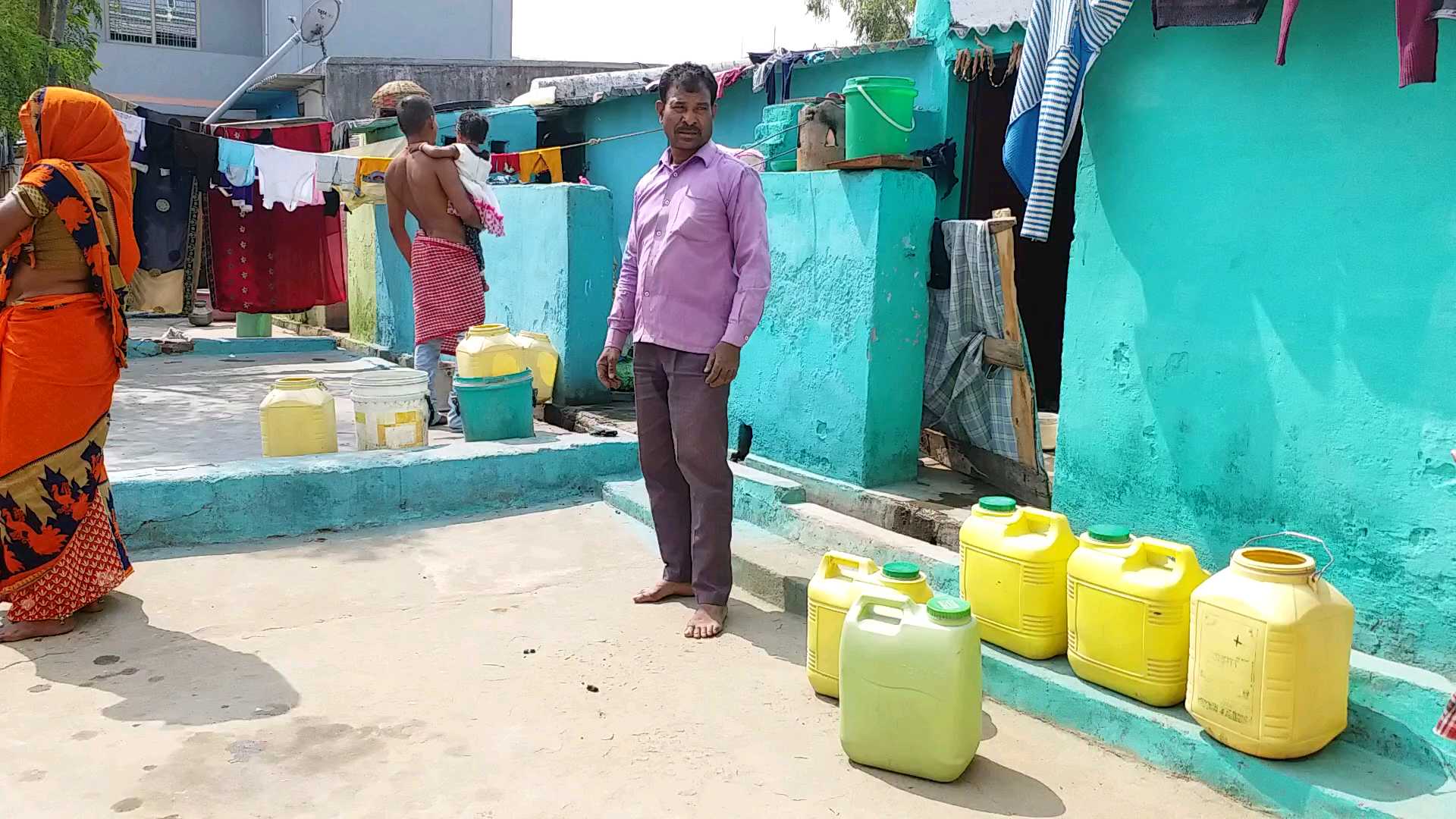 Supply of water is closed due to breakdown of pipeline in manendragarh