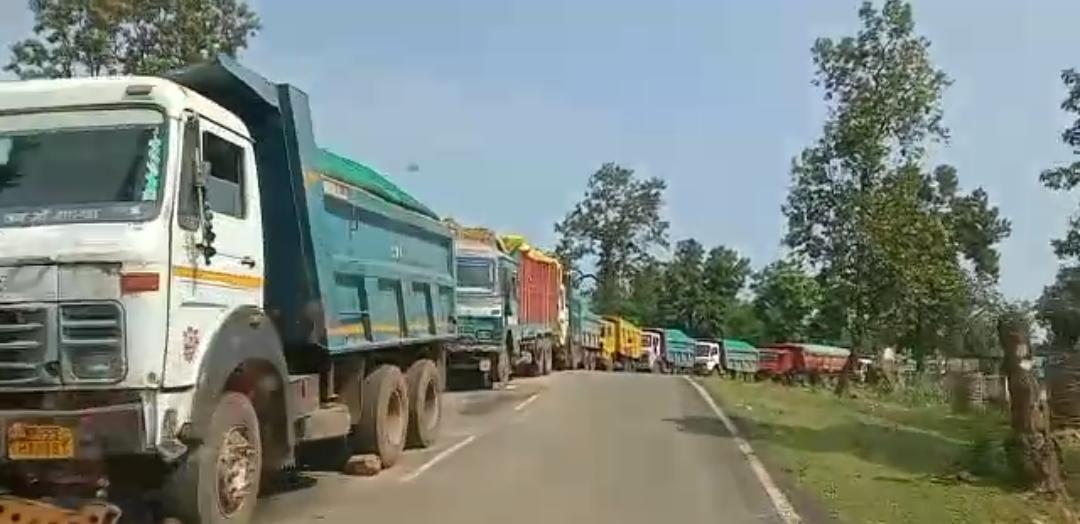 More than 50 trucks near Neur river in Kotadola Gram Panchayat